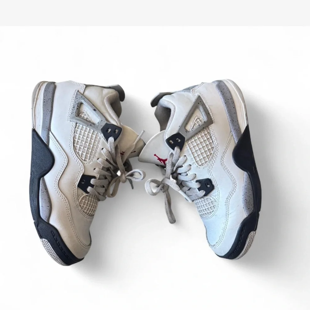 Jordan 4 white cement kids SIZE 2Y - Picture 3 of 4